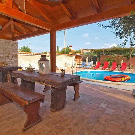 Ferienhaus House Natasa 2133 *